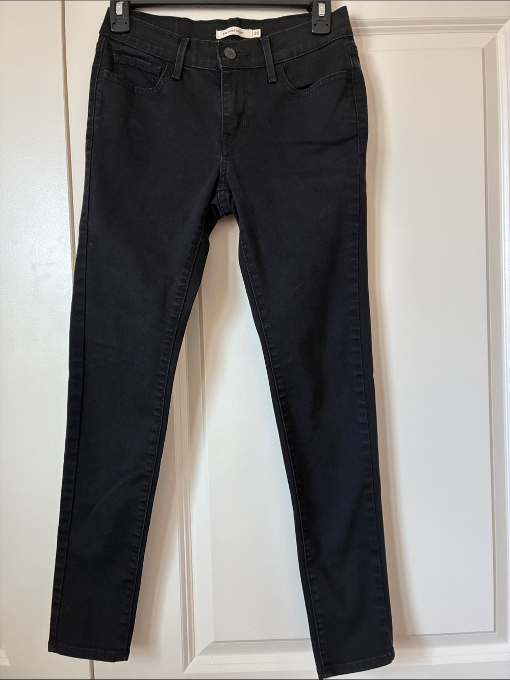 Levi's Black Skinny Jeans - Sleek Slim Fit